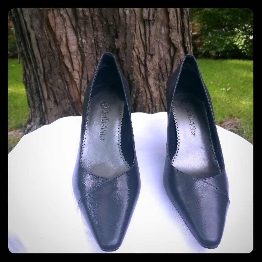 Bella Vita pumps NWOT